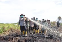 Irjen Herry Ikut Berjibaku Padamkan Kebakaran Hutan