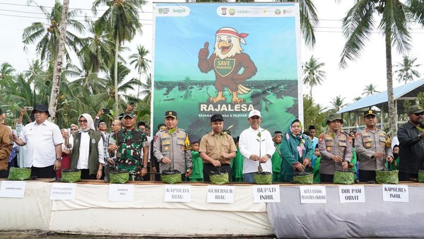 kapolda-riau-irjen-pol-herry-heryawan-menghadiri-penanaman-mangrove-dalam-rangka-peringati-hari-mangrove-sedunia-1753610257786_169