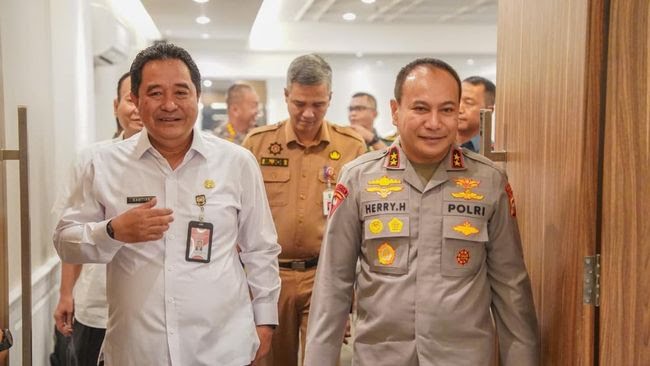 direktur-jenderal-politik-dan-pemerintahan-umum-kemendagri-bahtiar-1761632387839_169