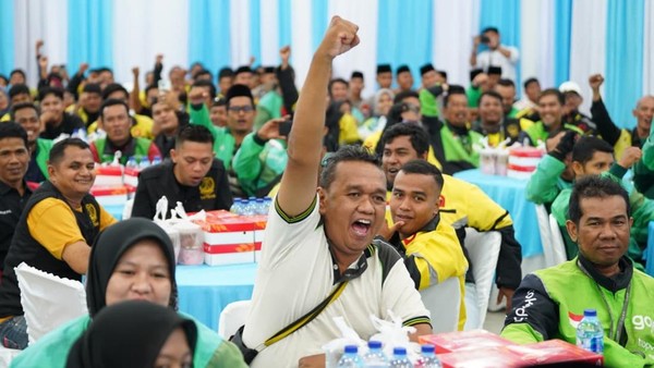kapolda-riau-irjen-pol-herry-heryawan-buka-bareng-komunitas-ojol-dan-mahasiswa-perkuat-kamtibmas-di-bulan-ramadan-1773062888581_169