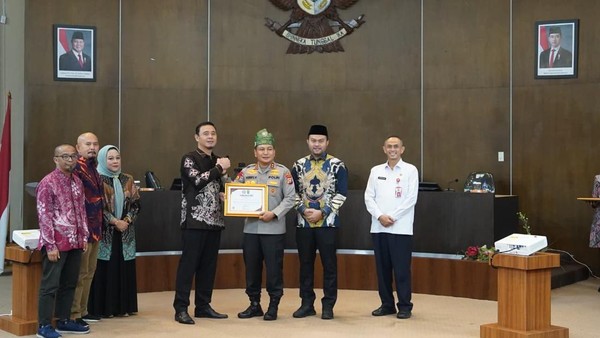 polda-riau-meraih-penghargaan-keterbukaan-informasi-menjelang-hari-bhayangkara-ke-80-1782281819007_169