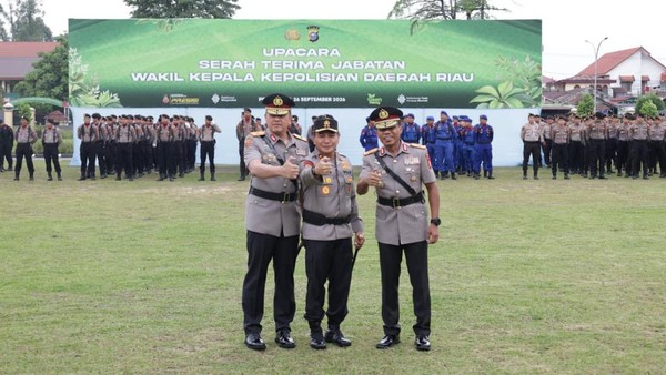 polda-riau-menggelar-sertijab-wakapolda-1790421738715_169